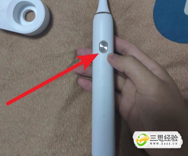 <b>电动牙刷的使用方法-电动牙刷的使用方法视频</b>