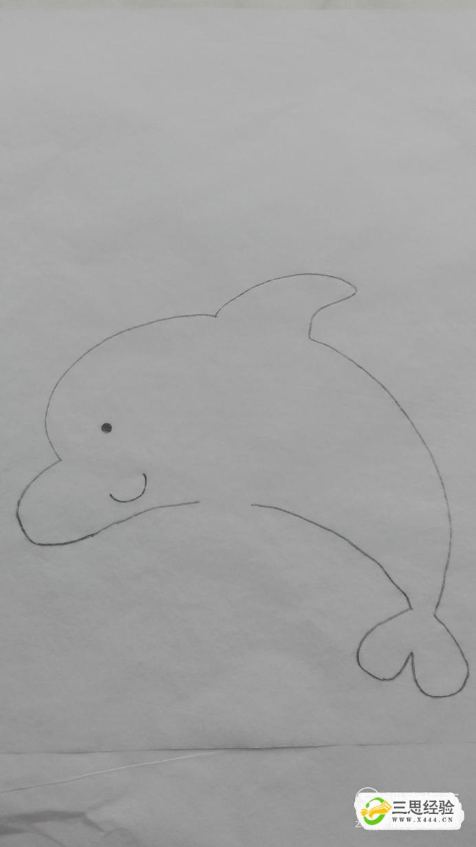 如图所示:02用弧线画出海豚的身体轮廓,留出尾巴和鳍的位置
